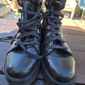 Sam Edelman Black Sole Detail